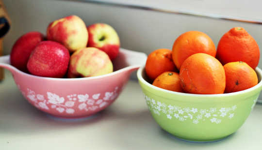  bowls of apples & oranges on counter	      Share This Article     facebook     twitter     Action  Beyond the usual advice about less food and more exercise, the study suggests that consciously replacing unhealthy cues with healthy ones in the home could have a real impact on a person's BMI, especially for women. (Credit: Abi Porter/Flickr) How the kitchen counter can predict your weight  Cornell University rightOriginal Study  Posted by George Lowery-Cornell on October 20, 2015  You are free to share this article under the Attribution 4.0 International license.  The types of ready-to-eat foods on a kitchen countertop could also hint at the weight of the people in the home, particularly women.  The study looked at photographs of more than 200 kitchens in Syracuse, New York, to test how the food environment relates to the body mass index (BMI) of the adults at home.  The women in the study who kept fresh fruit out in the open tended to be a normal weight compared with their peers. But when snacks like cereals and sodas were readily accessible, those people were heavier than their neighbors—by an average of more than 20 pounds.  “It’s your basic See-Food Diet—you eat what you see,” says Brian Wansink, professor and director of the Cornell Food and Brand Lab and lead author of the paper in the journal Health Education and Behavior. [Would you take food advice from a heavier blogger?]  The study finds that women who kept soft drinks on their counter weighed 24 to 26 pounds more than those who kept their kitchen clear of them. A box of cereal on the counter lined up with women there weighing an average 20 pounds more than their neighbors who didn’t.  “As a cereal-lover, that shocked me,” says Wansink. “Cereal has a health-halo, but if you eat a handful every time you walk by, it’s not going to make you skinny.”  When unhealthy foods are the most visible options in the kitchen, falling into habits that lead to weight gain becomes easier. Keeping those foods out of sight by sequestering them in pantries and cupboards reduces their convenience, making it less likely that they will be grabbed in a moment of hunger.  Clearing the counters of the cereals, sodas, and other snack items and replacing them with healthier visible cues like fresh fruit could help, the study finds: Women who had a fruit bowl visible weighed about 13 pounds less than neighbors who didn’t. [Could a bribe entice you to eat less?]  The study also finds that normal-weight women were more likely to have a designated cupboard for snack items and less likely to buy food in large-sized packages than those who are obese.  The findings provide new insights into the role environmental factors play with obesity and offer remedies to rid the home of unhealthy cues while promoting the healthy ones. Rather than just the usual dietary advice prescribing less food and more exercise, the study suggests that consciously replacing unhealthy cues with healthy ones in the home could have a real impact on a person’s BMI, especially for women.  “We’ve got a saying in our lab, ‘If you want to be skinny, do what skinny people do,'” Wansink says.  Source: Matt Hayes for Cornell University